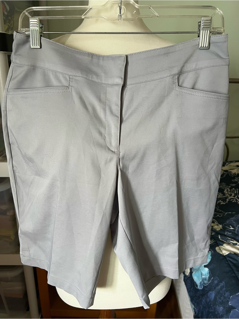 PGA TOUR Light Gray Size 4 Women's Golf Shorts Comfort Stretch Waistband, Sleet